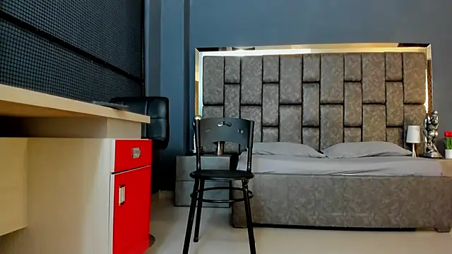 Matureyulyet online show from November 4, 2025, 8:52 pm