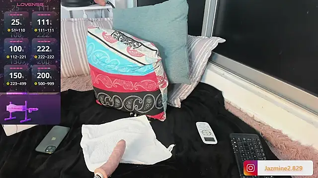 UrNewFantasy online show from December 28, 2024, 11:37 pm