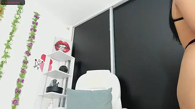 UrNewFantasy online show from January 22, 2025, 9:54 pm