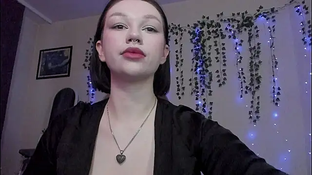 Emmy m00n online show from December 3, 2024, 4:14 am