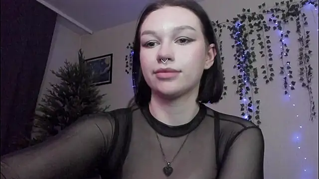 Emmy m00n online show from December 4, 2024, 11:41 am