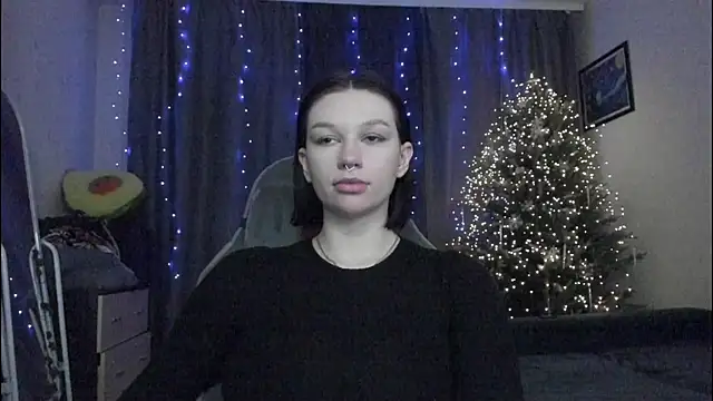Emmy m00n online show from December 18, 2024, 12:51 pm