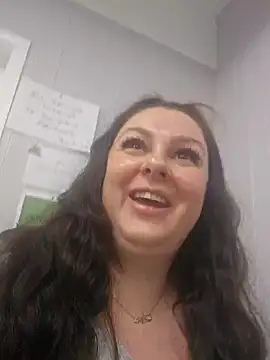 Britishbella online show from February 27, 2025, 6:42 pm