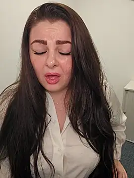 Britishbella online show from November 13, 2025, 4:28 pm