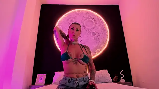 GinebraaFox  online show from February 13, 2025, 3:03 pm