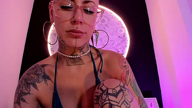 GinebraaFox  online show from February 13, 2025, 6:05 pm