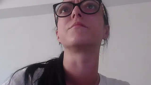 IzabelllNoir online show from May 30, 2026, 12:02 pm
