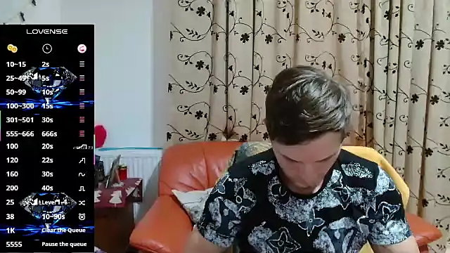 Snapshot of cuple_hoot_ chatting on November 4, 2025, 6:45 am cuple hoot online show from November 4, 2025, 6:45 am