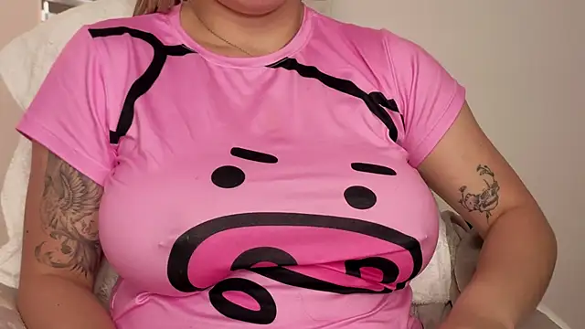 Snapshot of AtheneaRossi chatting on October 16, 2025, 2:07 pm AtheneaRossi online show from October 16, 2025, 2:07 pm