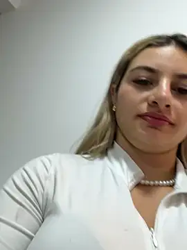 Snapshot of AtheneaRossi chatting on February 22, 2026, 10:41 pm AtheneaRossi online show from February 22, 2026, 10:41 pm