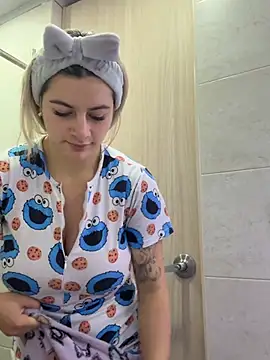 Snapshot of AtheneaRossi chatting on February 25, 2026, 12:04 pm AtheneaRossi online show from February 25, 2026, 12:04 pm