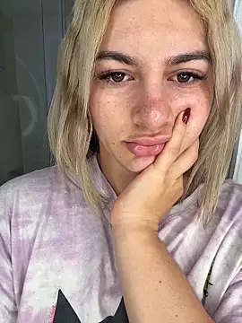 Snapshot of AtheneaRossi chatting on February 27, 2026, 9:42 am AtheneaRossi online show from February 27, 2026, 9:42 am