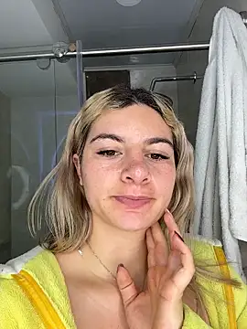 Snapshot of AtheneaRossi chatting on March 3, 2026, 10:10 am AtheneaRossi online show from March 3, 2026, 10:10 am