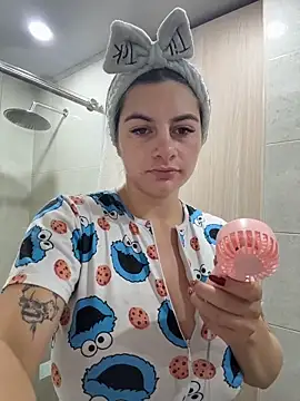 Snapshot of AtheneaRossi chatting on March 9, 2026, 12:09 pm AtheneaRossi online show from March 9, 2026, 12:09 pm