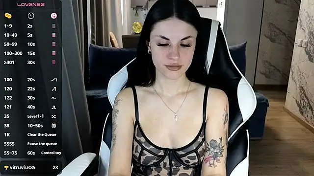 Mary   Moore online show from October 10, 2025, 8:57 am