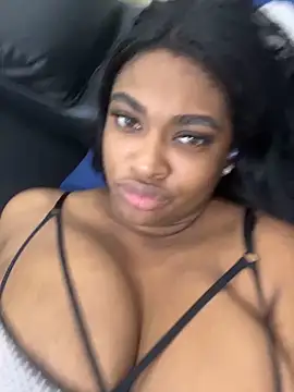 Snapshot of _MARRTINNA_ chatting on October 16, 2025, 8:04 am MARRTINNA online show from October 16, 2025, 8:04 am