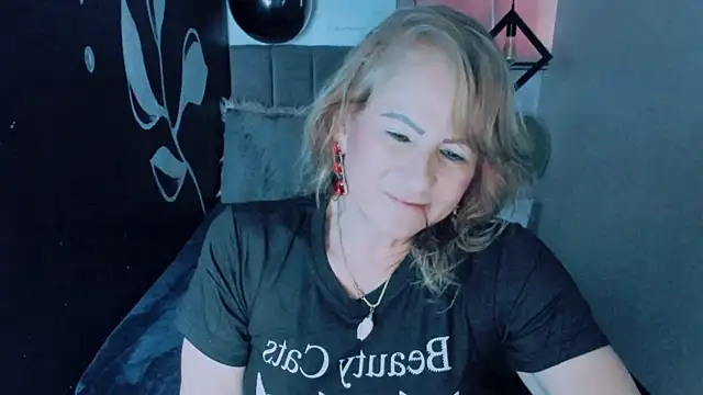 ScarletHoot  online show from December 6, 2024, 5:55 pm