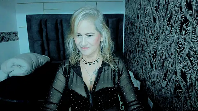 ScarletHoot  online show from October 22, 2025, 11:54 am