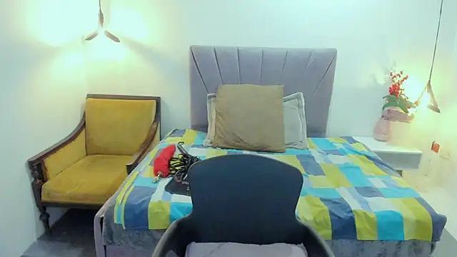 ScarletHoot  online show from June 26, 2026, 11:03 am