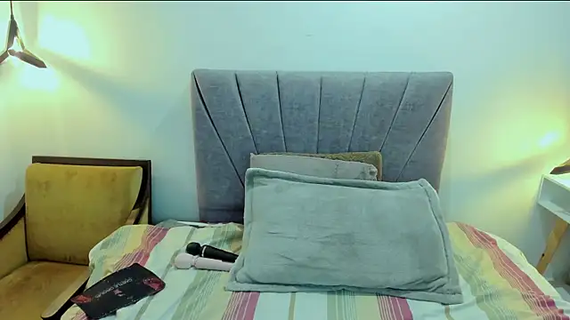 ScarletHoot  online show from July 17, 2026, 11:39 am