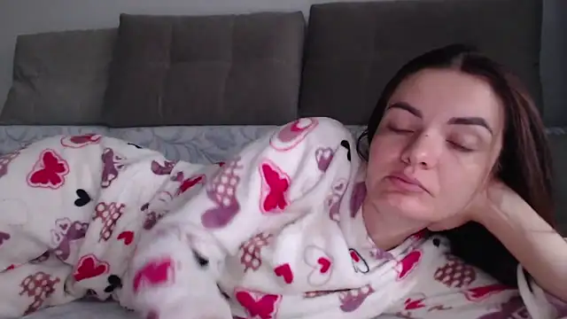  JustmeHere  online show from October 14, 2025, 8:15 am