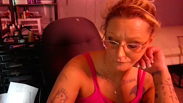 Lisalovely6981 online show from January 26, 2025, 5:02 pm