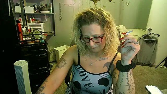 Lisalovely6981 online show from February 15, 2025, 11:03 pm