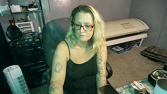 Lisalovely6981 online show from February 27, 2025, 9:11 am