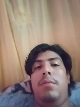 Snapshot of Ricardito97 chatting on July 18, 2026, 2:05 am Ricardito97 online show from July 18, 2026, 2:05 am