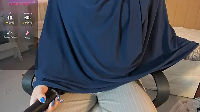 anna-henao online show from March 4, 2025, 12:55 pm