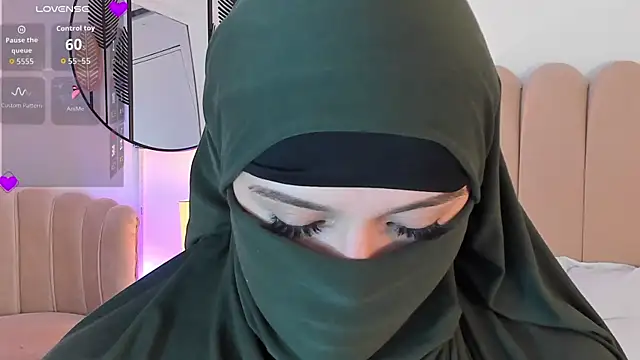 anna-henao online show from September 9, 2025, 10:09 pm