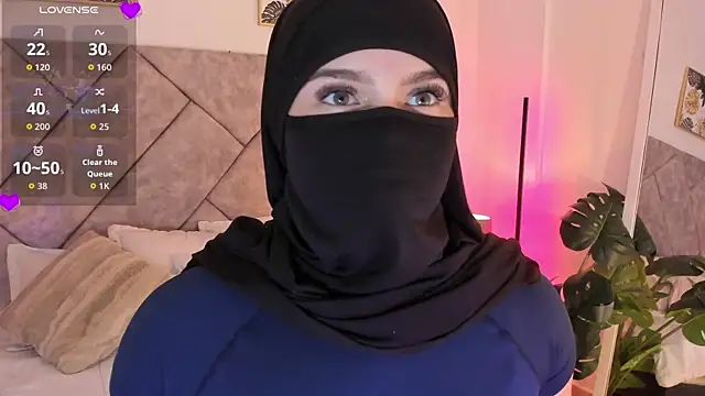 anna-henao online show from October 13, 2025, 7:25 pm