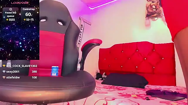 naomy  xx online show from February 1, 2025, 7:23 pm