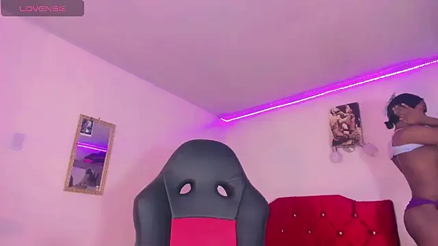 naomy  xx online show from February 11, 2025, 10:48 am