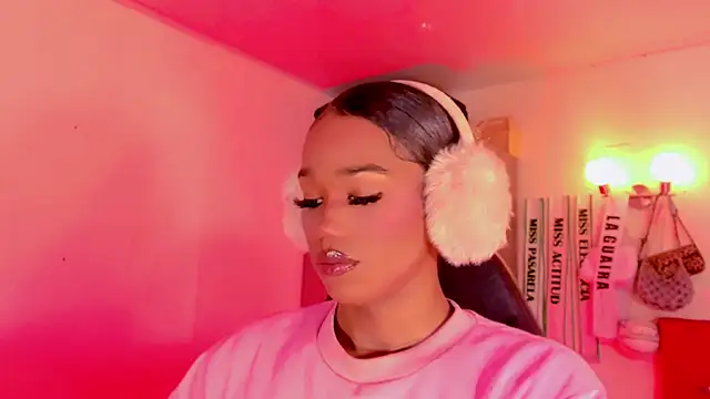 naomy  xx online show from March 5, 2026, 7:32 pm