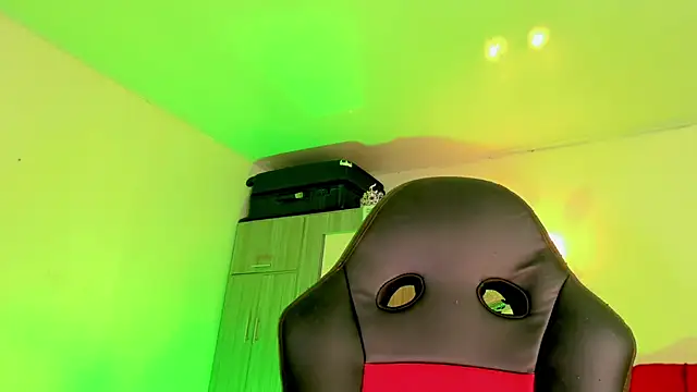 naomy  xx online show from March 19, 2026, 3:21 am