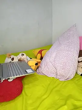 Amy sweet-03 online show from November 18, 2025, 7:24 am