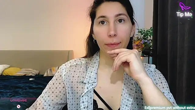 marrycolins online show from March 7, 2026, 3:47 am