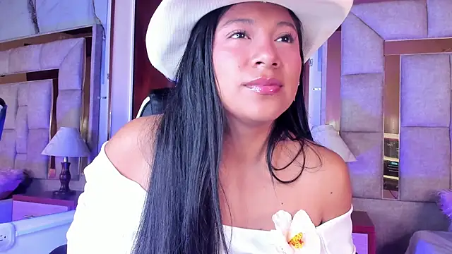 Snapshot of LinnaGardenia chatting on December 21, 2025, 12:45 pm LinnaGardenia online show from December 21, 2025, 12:45 pm