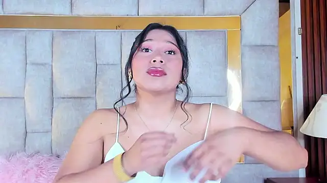 LinnaGardenia online show from February 3, 2026, 2:33 pm