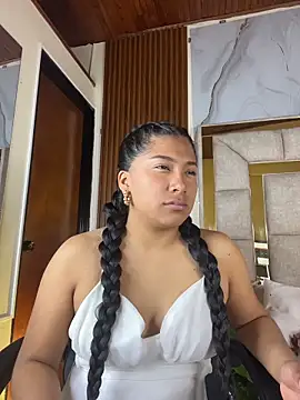 LinnaGardenia online show from February 15, 2026, 2:58 pm