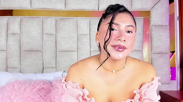 LinnaGardenia online show from April 11, 2026, 1:37 pm