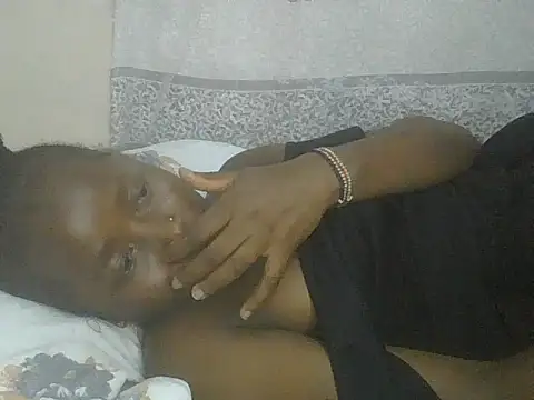 Snapshot of pretty_nanah chatting on November 12, 2025, 8:30 pm pretty nanah online show from November 12, 2025, 8:30 pm