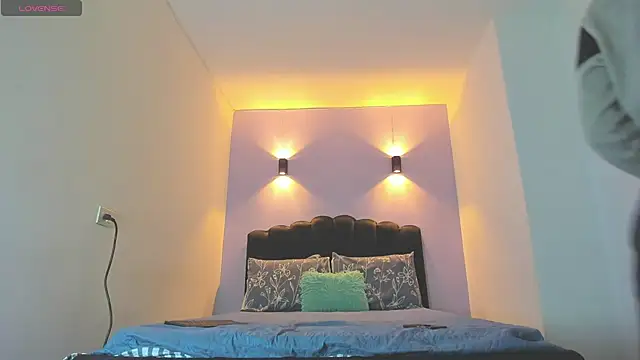 Sofia Clauss  online show from October 12, 2025, 4:11 am