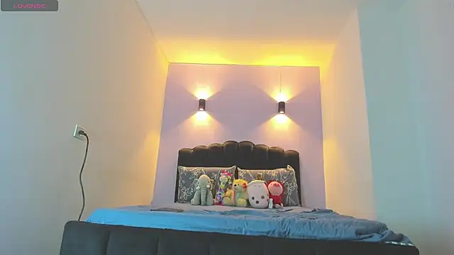 Sofia Clauss  online show from October 17, 2025, 8:28 am