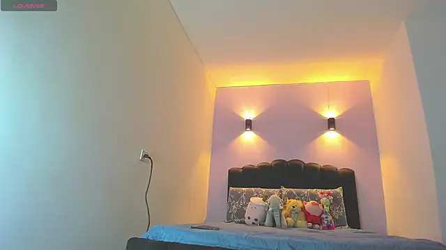 Sofia Clauss  online show from October 20, 2025, 5:08 am