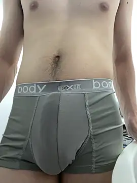 junfoureyes online show from October 12, 2025, 3:44 pm