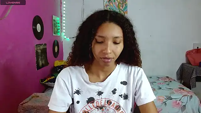 sensitive brunette online show from February 10, 2025, 12:19 am