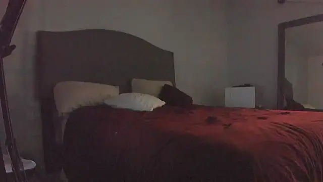 yiauana online show from February 12, 2026, 4:07 am