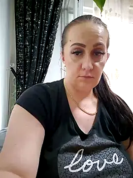 AvaLloyd online show from February 6, 2025, 11:43 am